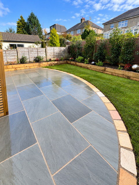 Kandla grey flags with tumbled cobbles - back garden Kandla grey flags with tumbled cobbles - back garden