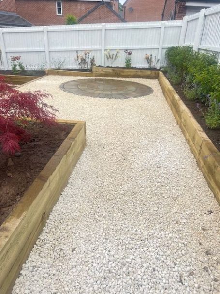 Timber sleeper beds & Cotswold creamy gravel