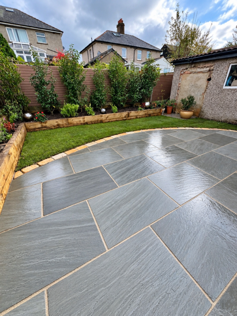 Kandla grey flags with tumbled cobbles - back garden Kandla grey flags with tumbled cobbles - back garden